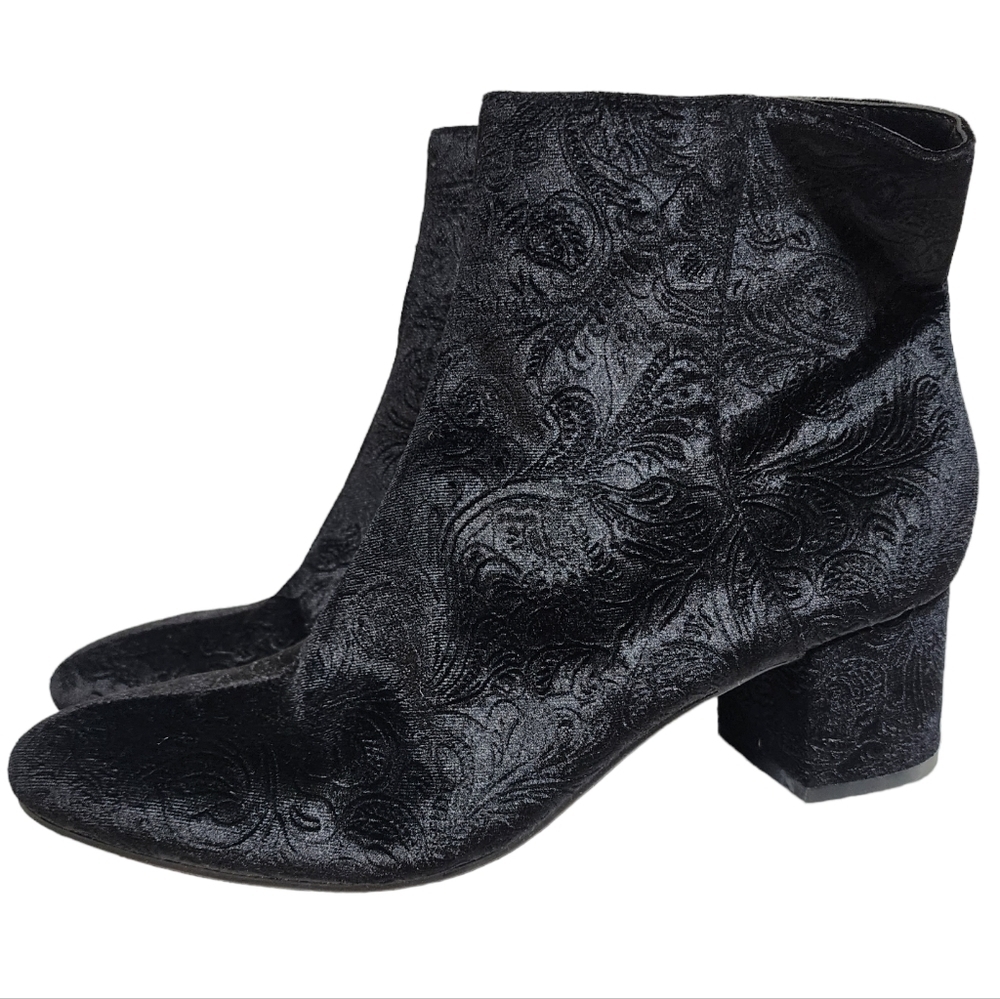 Unisa Caytea Black Embossed Velvet Booties Boots Women's Size 9.5 9.5M